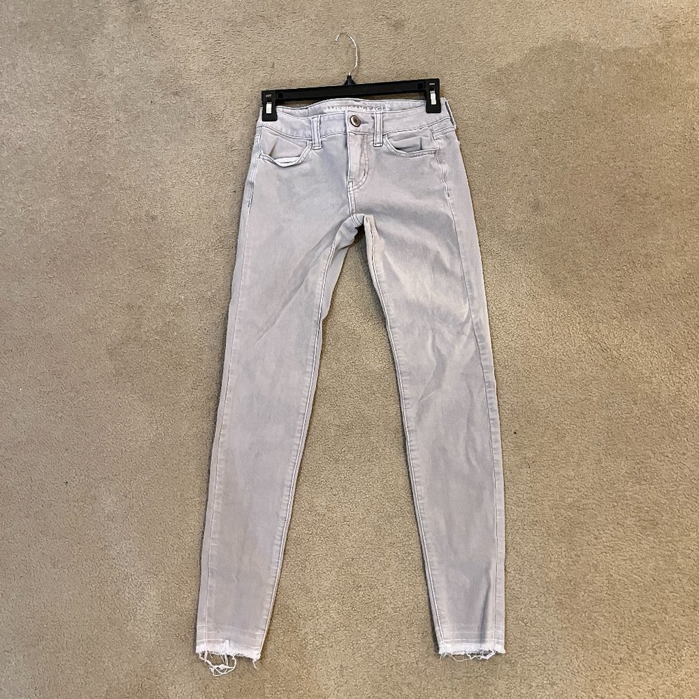 AE Light Gray Skinny Jeans size 0  RARE COLOR